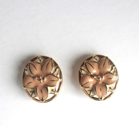 Vintage Gold Tone Enamel Earrings Clip On, Peach Cream Flowers, Pink Pair - Picture 2 of 7